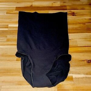 SKIMS Kim Kardashian Women's XL Sculpting Shapewear Panties New w/out Tags!